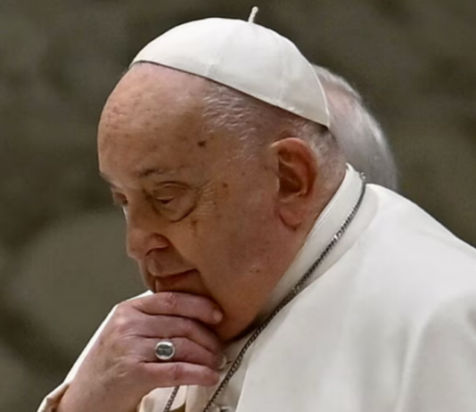 Estado clínico del Santo Padre sigue mejorando