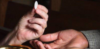 ¿Es válido recibir la Eucaristía en la mano?