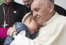 Papa Francisco: El pastor que abrazó a los olvidados