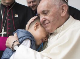 Papa Francisco: El pastor que abrazó a los olvidados