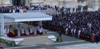 “Esta es la hora del amor”: León XIV inicia su pontificado con un llamado a la unidad y al servicio