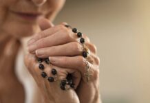 ¿Por qué rezamos el Rosario? Un camino mariano hacia Jesús