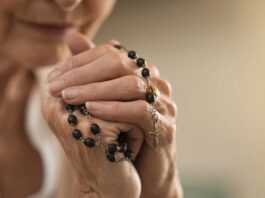 ¿Por qué rezamos el Rosario? Un camino mariano hacia Jesús