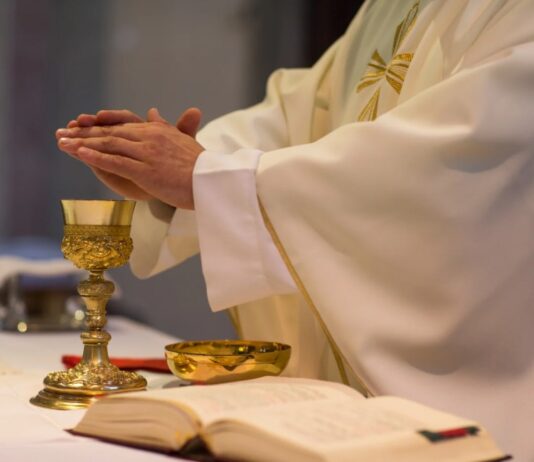 La misa es 100% bíblica; es la Biblia hecha vida y oración