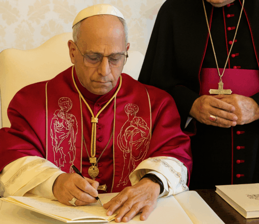 El Papa León XIV firmó “Dilexi te”, su primera exhortación apostólica sobre el amor a los pobres