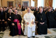 “La liturgia en nuestras parroquias debe ser cuidada y explicada con competencia”: León XIV