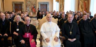 “La liturgia en nuestras parroquias debe ser cuidada y explicada con competencia”: León XIV