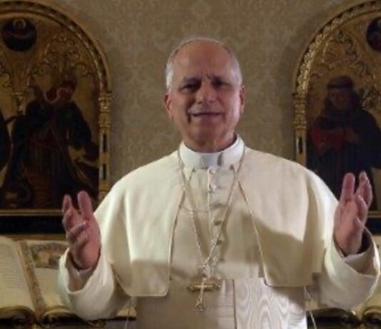 León XIV: Educar integralmente es unir la fe y la razón, no separarlas Educar sin fragmentar: cuando la fe y la razón caminan juntas