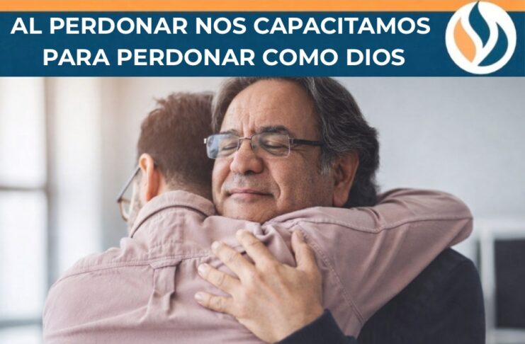 “Perdona nuestras ofensas como también nosotros perdonamos…” Padre y hijo adultos se abrazan con los ojos cerrados en un gesto de reconciliación, en un ambiente cálido de hogar que transmite perdón y restauración emocional.
