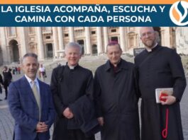 León XIV recibe en audiencia a Courage International, apostolado que acompaña a personas con atracción hacia el mismo sexo Líderes y colaboradores de Courage International, entre ellos el obispo Frank Caggiano y el P. Brian Gannon, fotografiados en la Plaza de San Pedro tras una audiencia en el Vaticano.