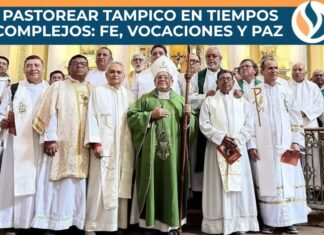 Nuevo obispo para Tampico: Mons. Margarito Salazar asume el desafío pastoral de una Iglesia que vive en medio de retos Obispo Mons. Margarito Salazar Cárdenas posando junto a sacerdotes en el interior de una catedral, vistiendo ornamentos litúrgicos verdes tras su nombramiento episcopal para la Diócesis de Tampico.