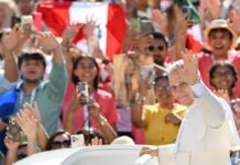 León XIV: un año de pontificado de misión con llamados a la paz y al diálogo El Papa León XIV saluda a miles de fieles reunidos durante una celebración multitudinaria en Roma, en el primer año de su pontificado.