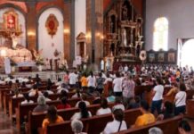 ¿Por qué la Misa ocupa un lugar tan importante en la vida de la Iglesia? Fieles reunidos durante la celebración de la Santa Misa en el interior de un templo católico.